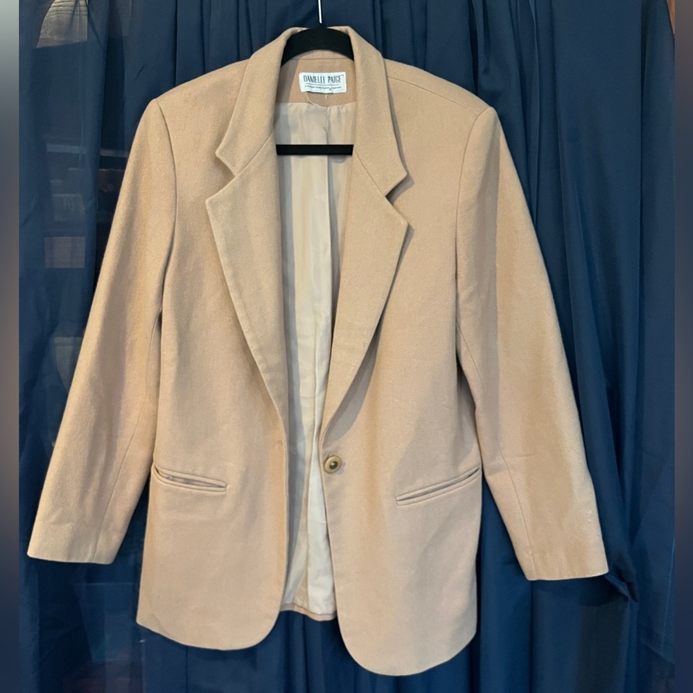 Vintage pure wool tan blazer by Danielle Paige